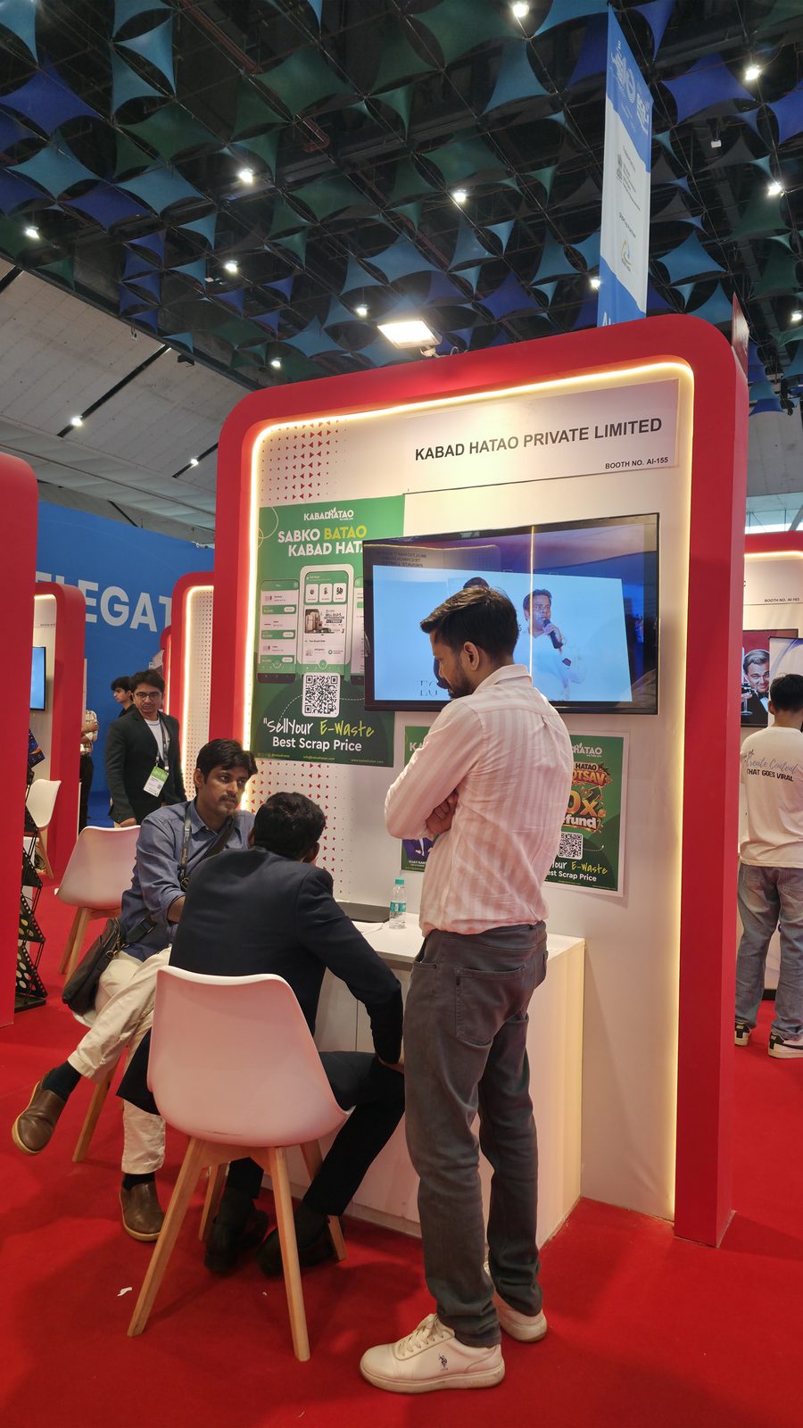 Guests in discussion at IMC on day 2.
