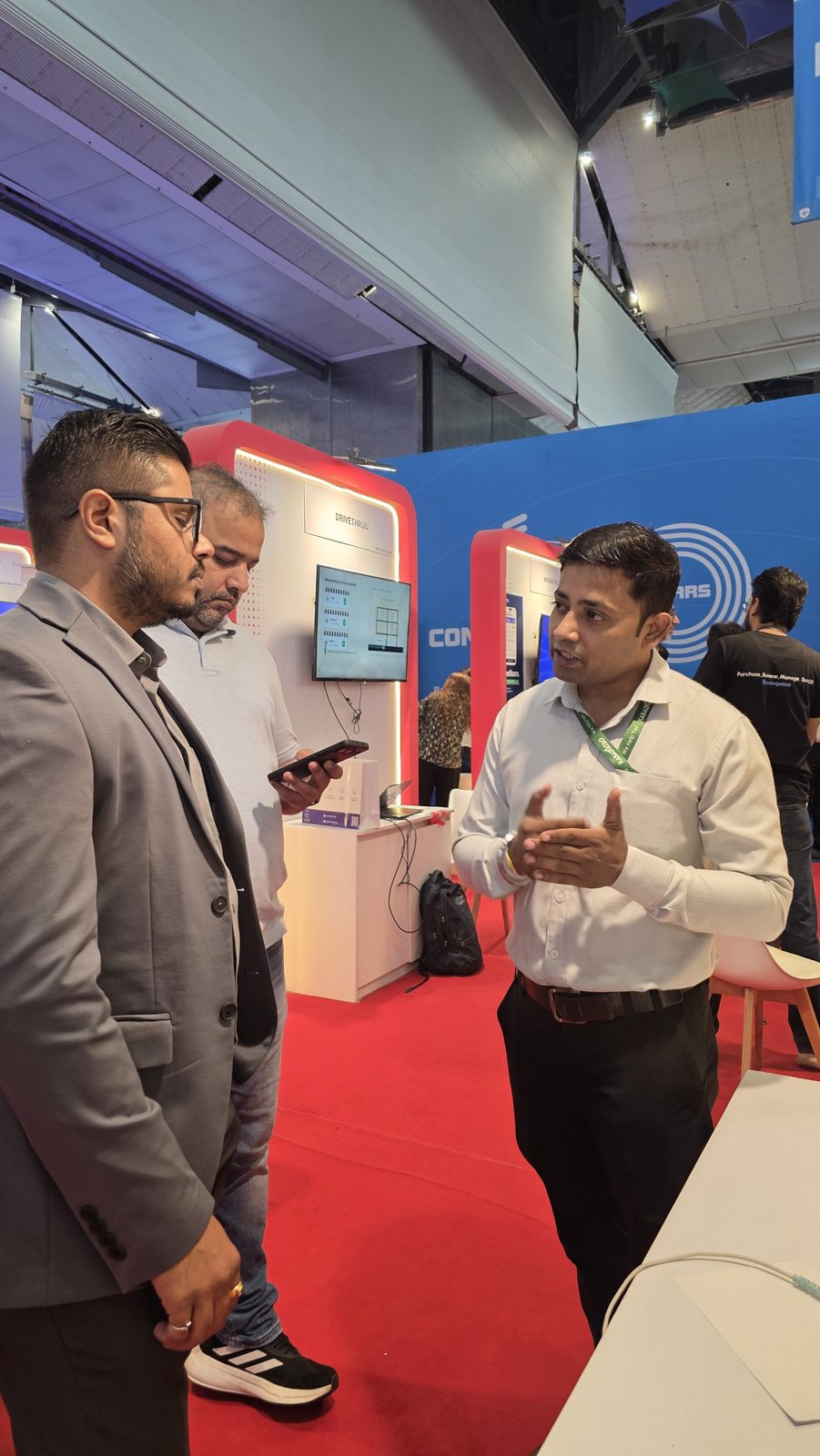 A conversation at the Kabad Hatao booth on day 3.