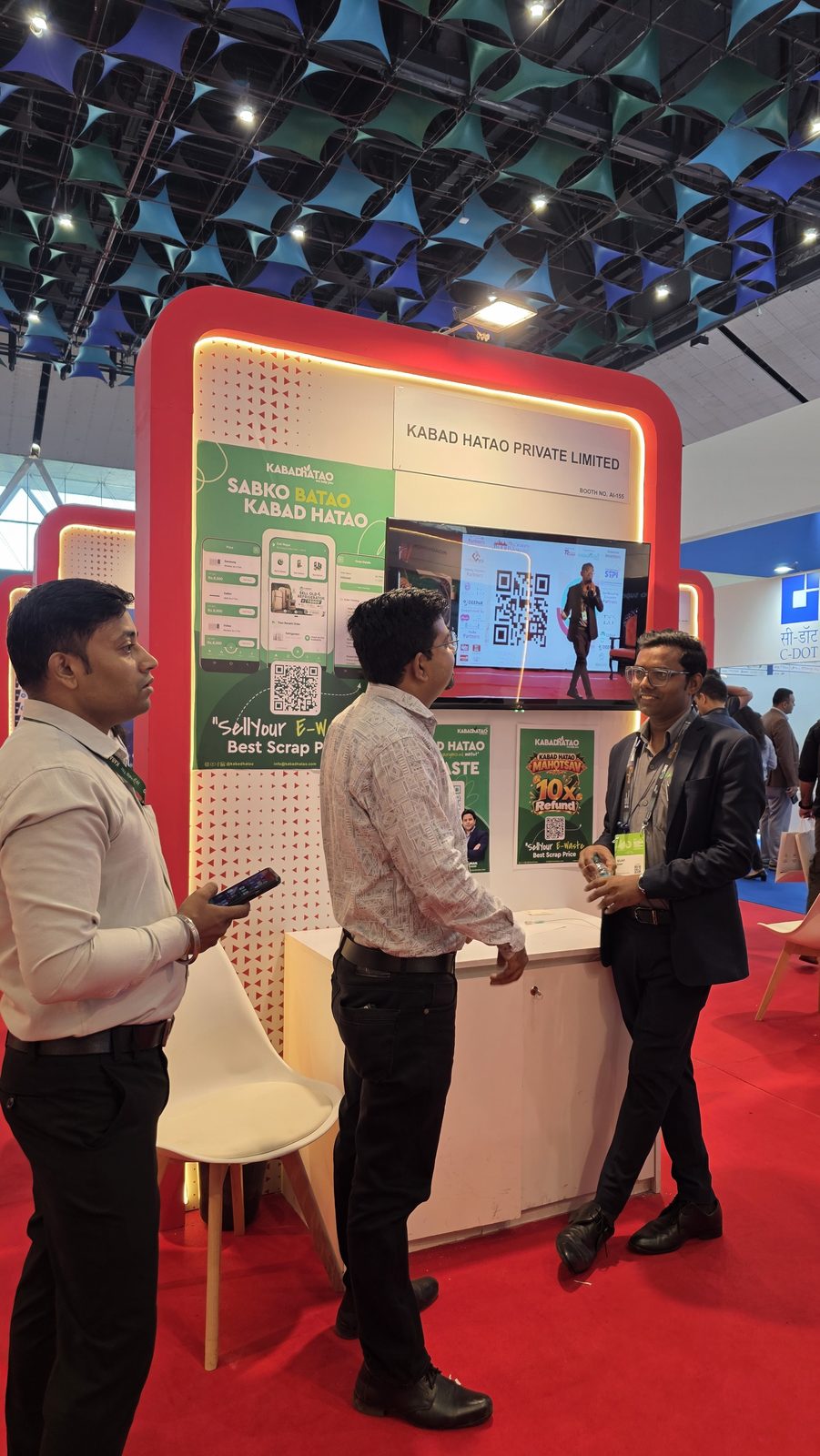 Another conversation at booth AI-155 on day 3.