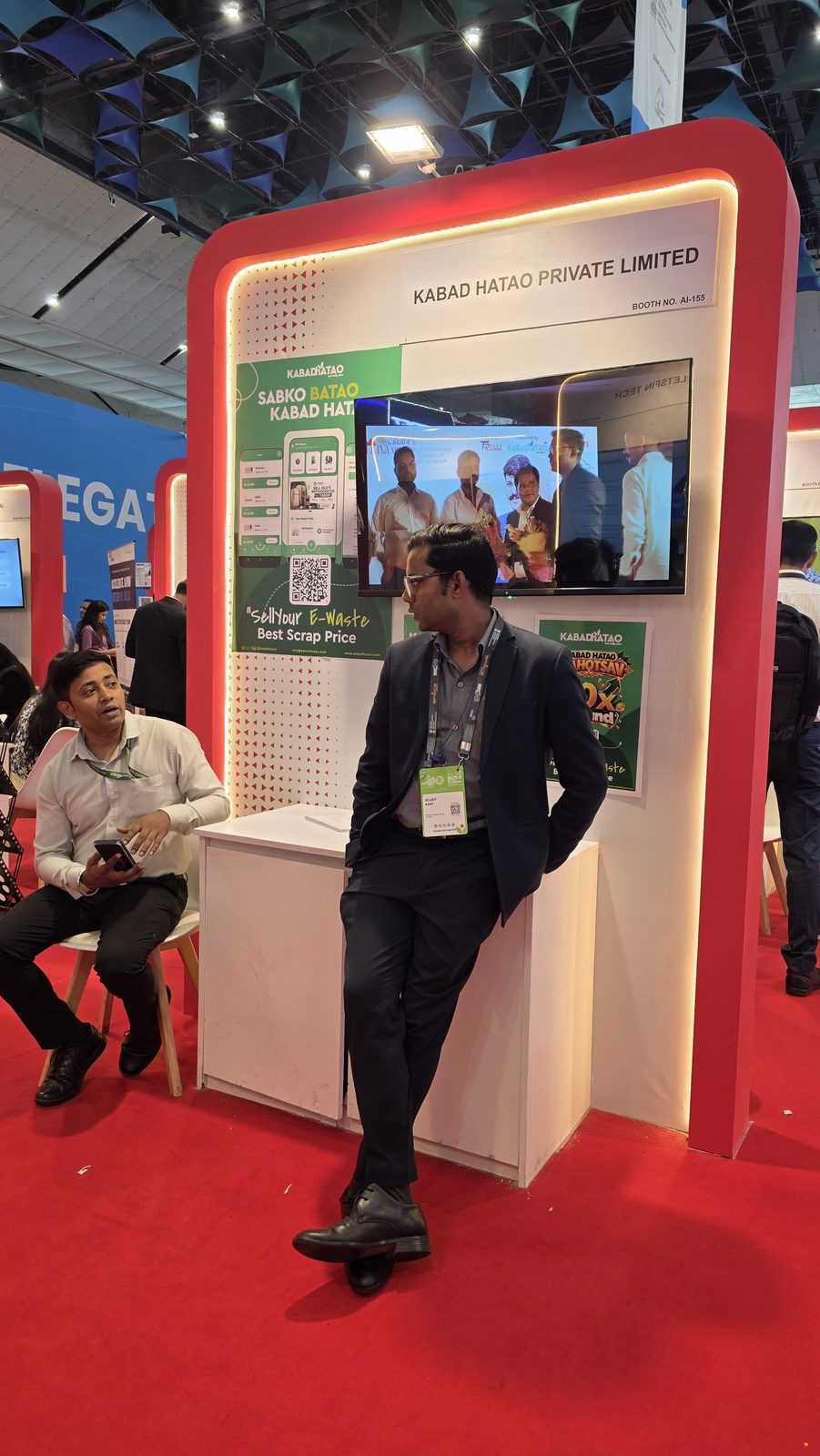 Another conversation at booth AI-155 on day 3.