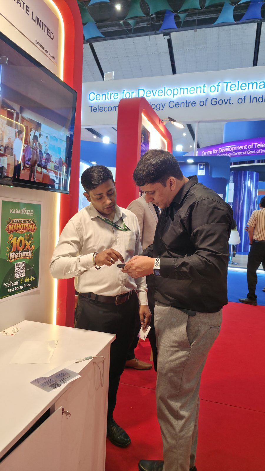 A discussion beside the stall screen.
